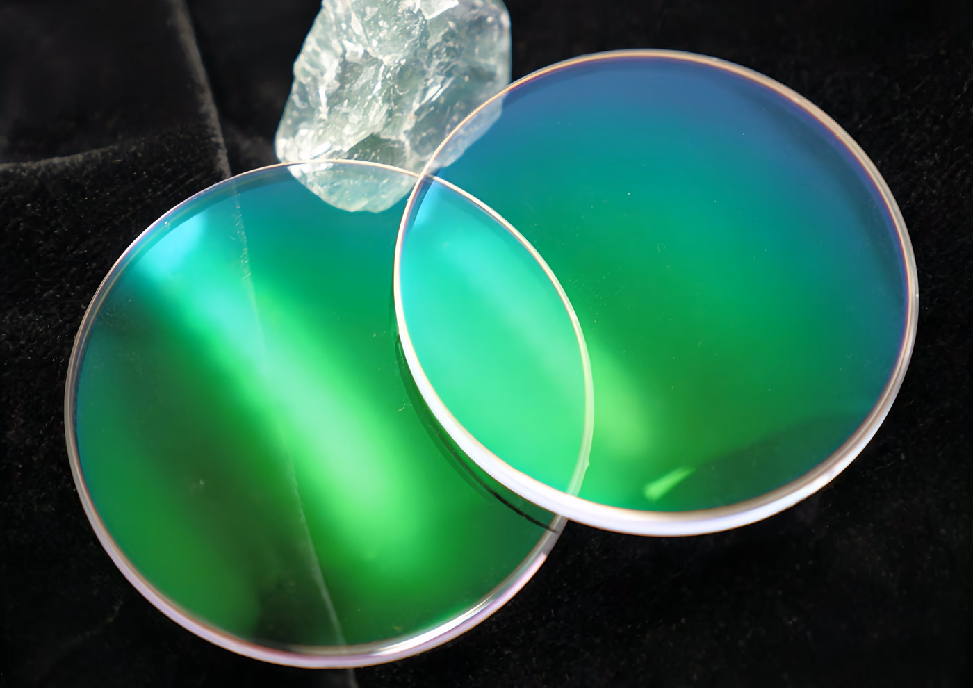1.59 polycarbonate blue cut lens pair with green coating reflection