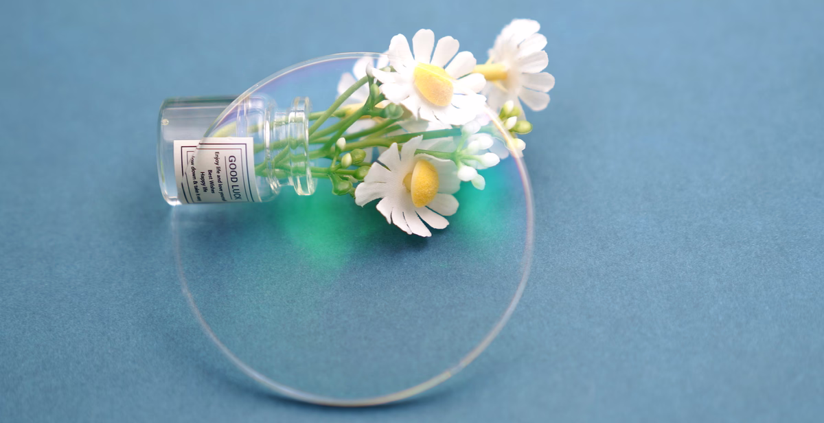 1.61 single vision high index lens with flower still life for optical lens programs