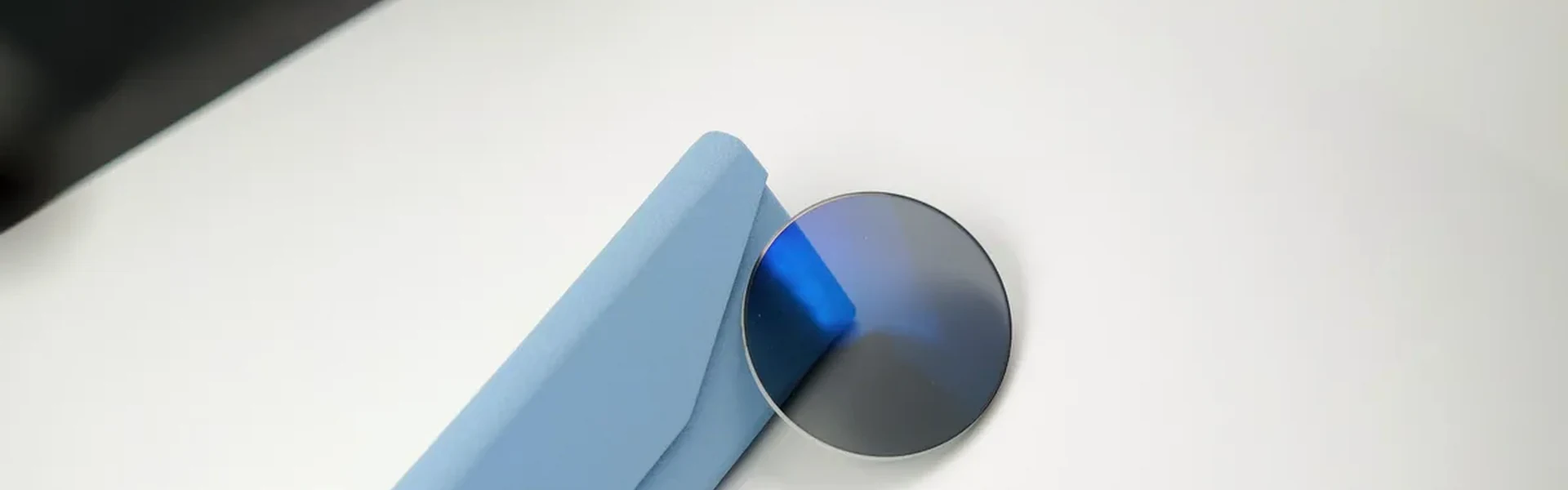 Digital eye strain lens solution for screen use