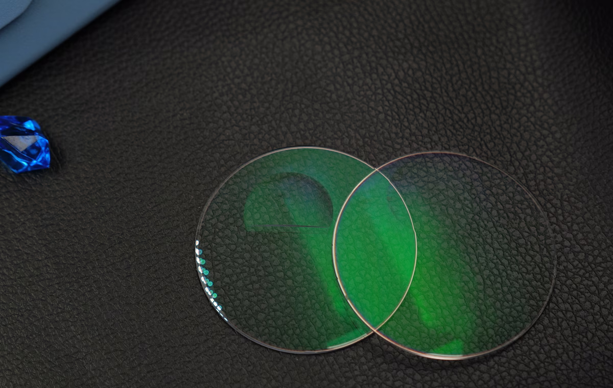 Flat top bifocal lens sample with visible segment for wholesale optical programs