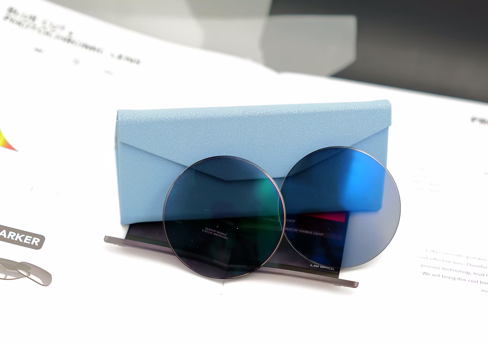 Photochromic lens performance testing sample with progressive gray transition