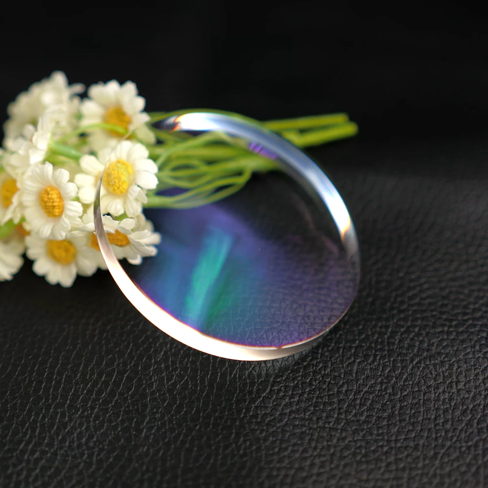 Single vision optical lenses with blue and green coating reflection